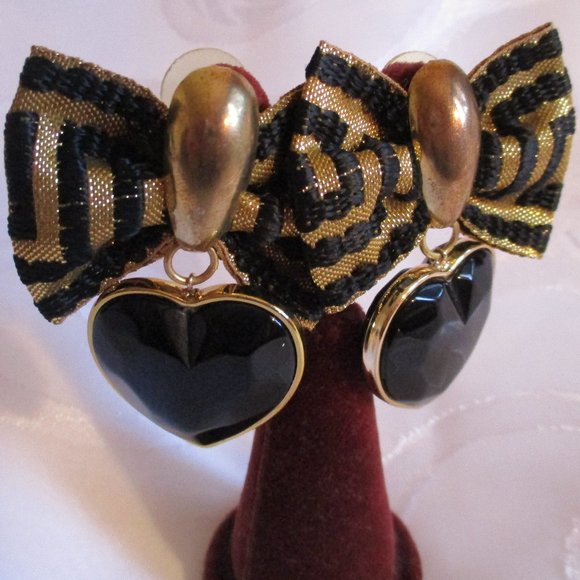 BLACK AND GOLD BOW/HEART EARRINGS - Picture 7 of 8